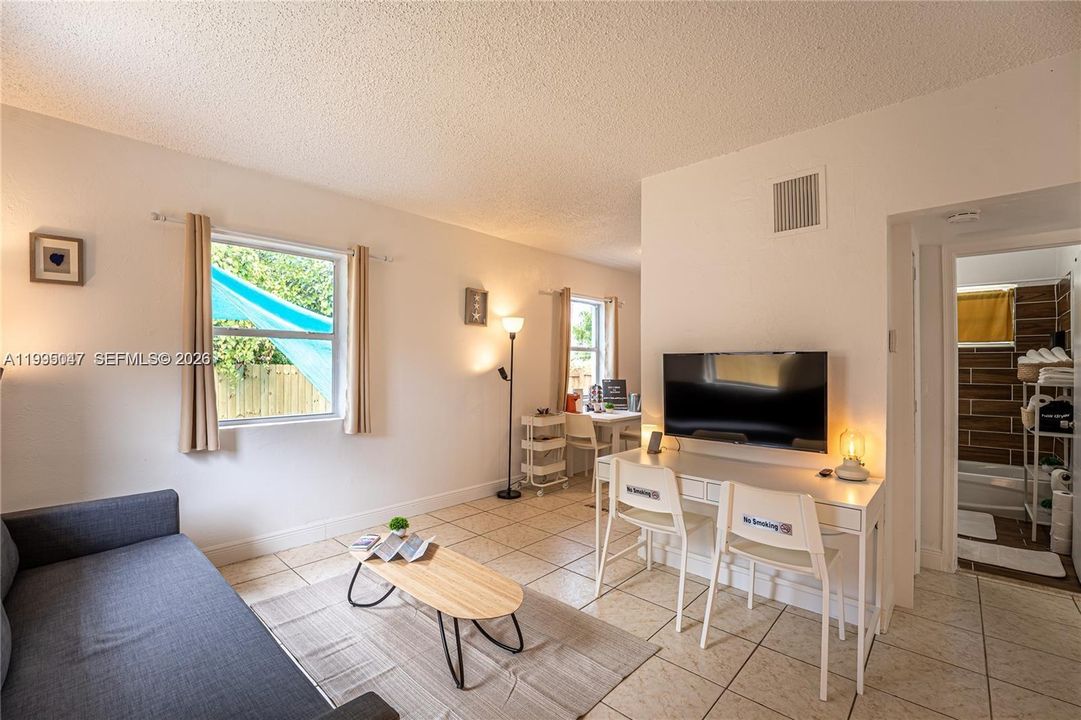 Active With Contract: $449,900 (2 beds, 2 baths, 1008 Square Feet)