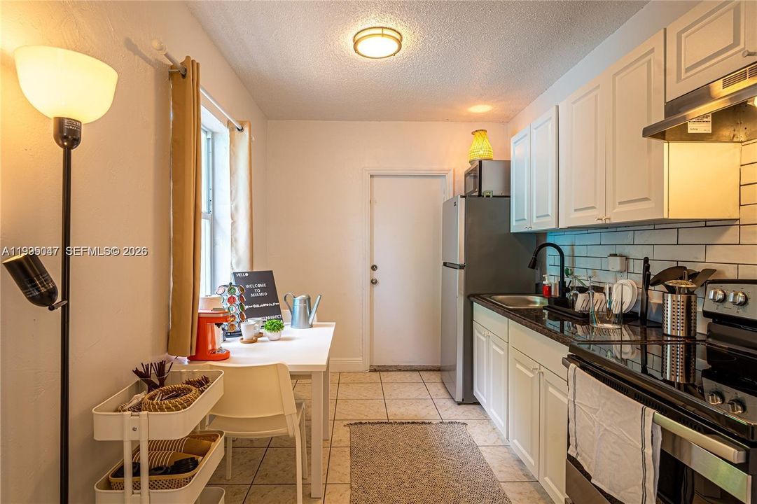 Active With Contract: $449,900 (2 beds, 2 baths, 1008 Square Feet)