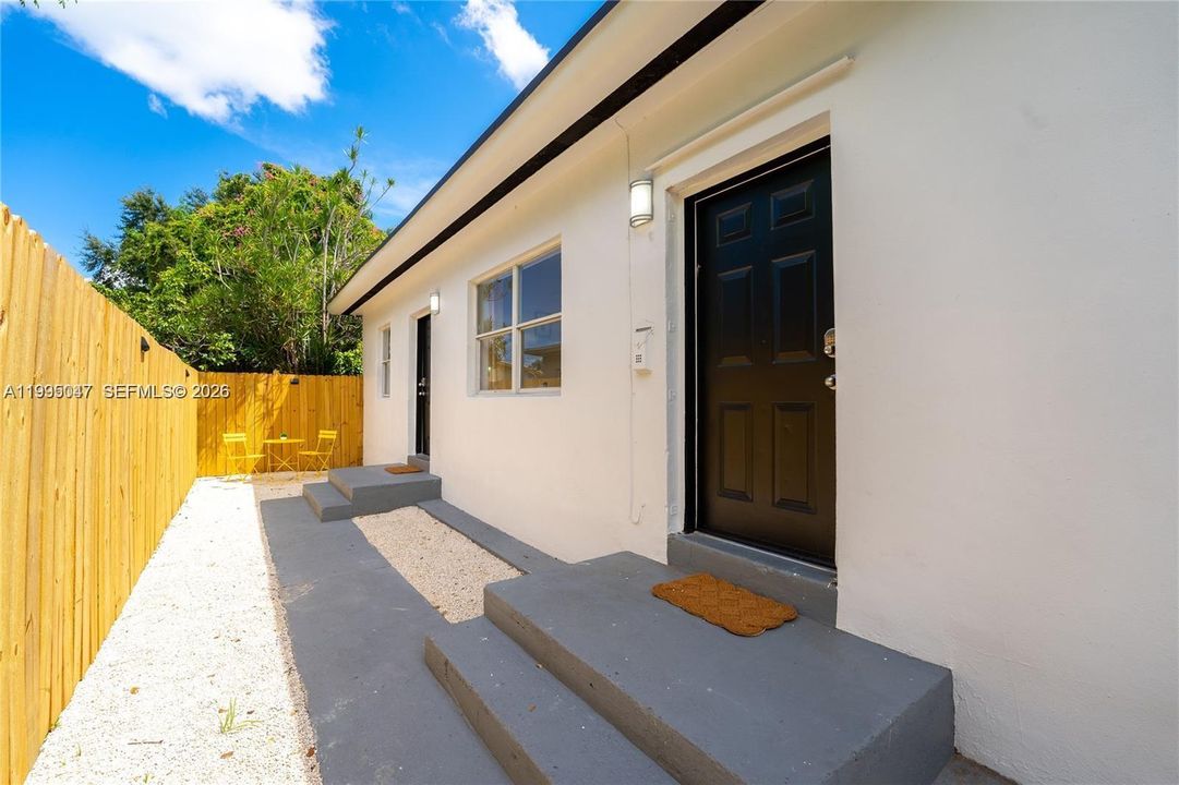 Active With Contract: $449,900 (2 beds, 2 baths, 1008 Square Feet)