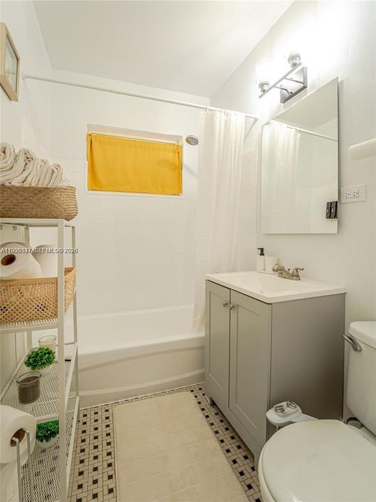Active With Contract: $449,900 (2 beds, 2 baths, 1008 Square Feet)