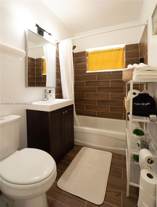 Active With Contract: $449,900 (2 beds, 2 baths, 1008 Square Feet)