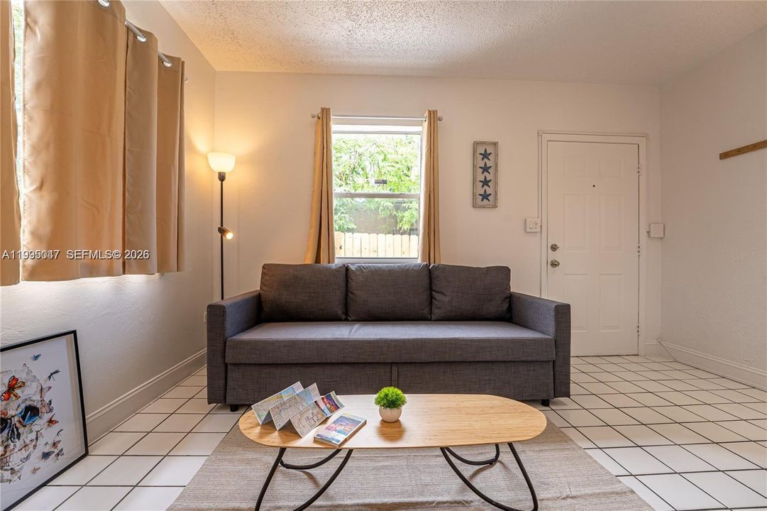 Active With Contract: $449,900 (2 beds, 2 baths, 1008 Square Feet)