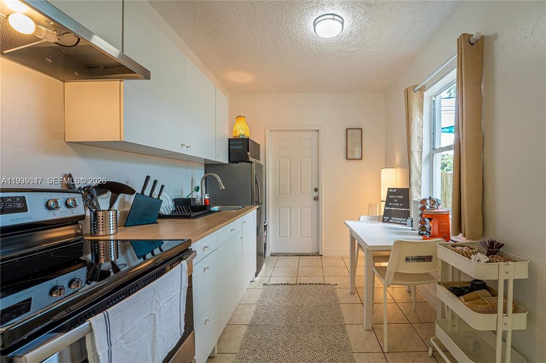 Active With Contract: $449,900 (2 beds, 2 baths, 1008 Square Feet)
