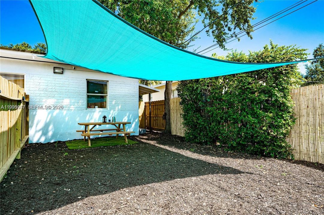 Active With Contract: $449,900 (2 beds, 2 baths, 1008 Square Feet)