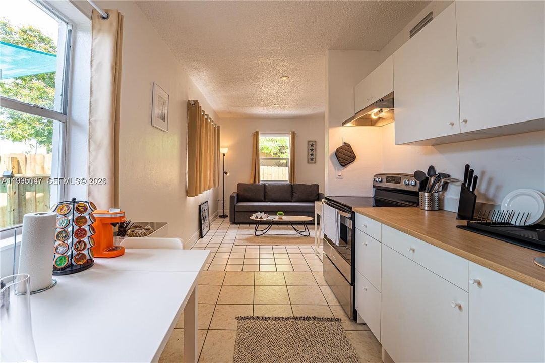 Active With Contract: $449,900 (2 beds, 2 baths, 1008 Square Feet)