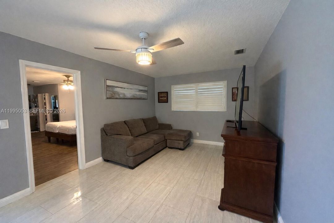 Activo con contrato: $640,000 (3 camas, 2 baños, 1724 Pies cuadrados)