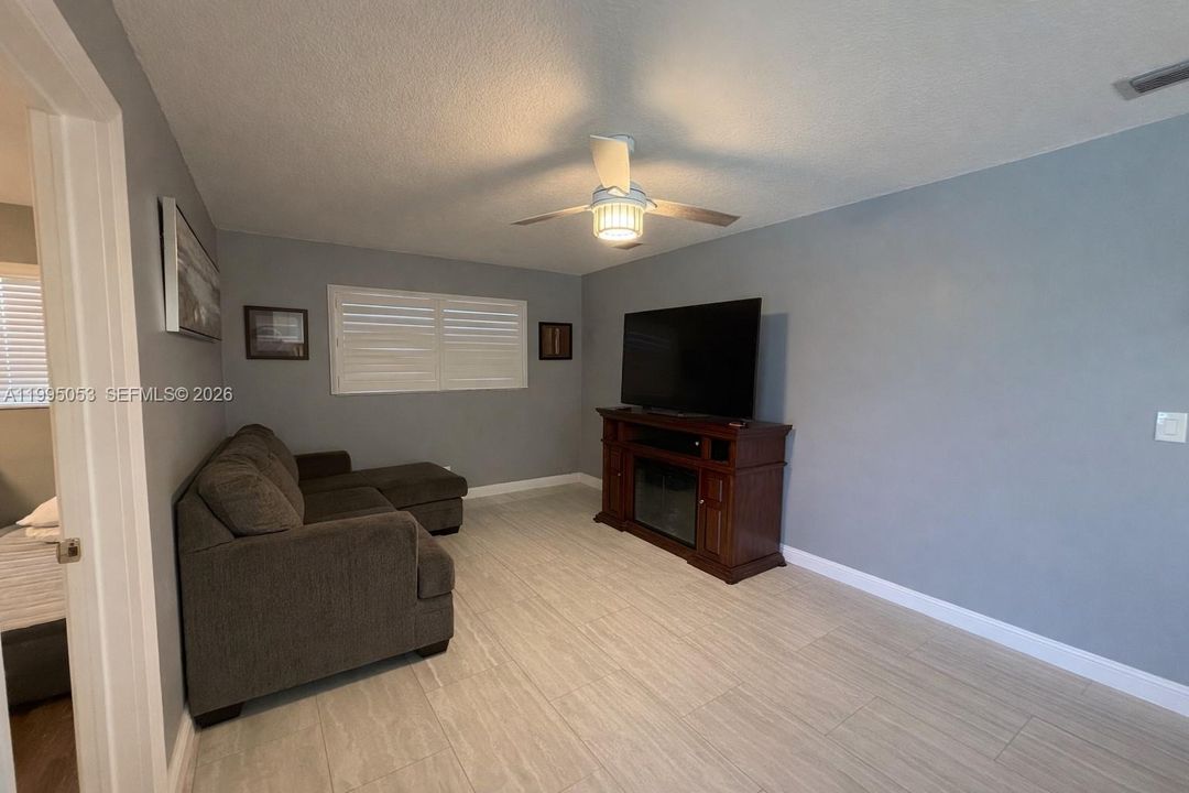 Activo con contrato: $640,000 (3 camas, 2 baños, 1724 Pies cuadrados)