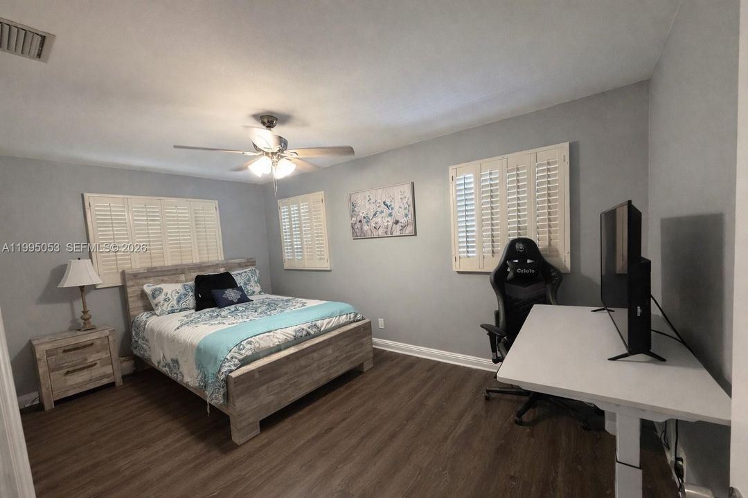Activo con contrato: $640,000 (3 camas, 2 baños, 1724 Pies cuadrados)