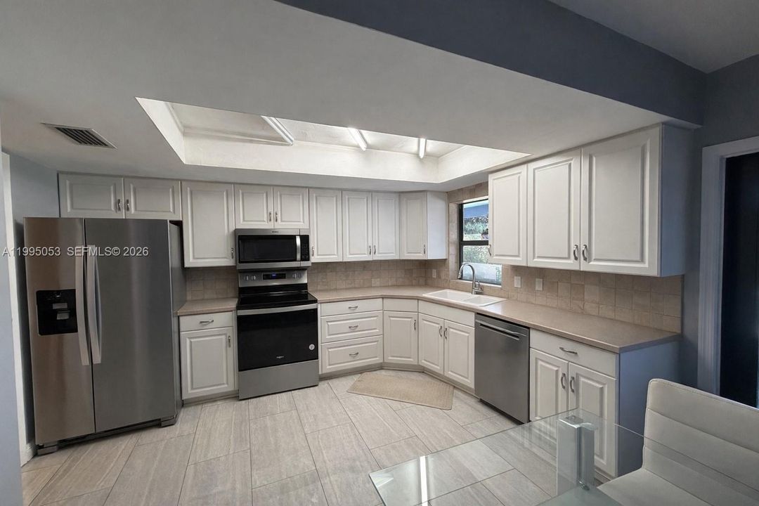 Activo con contrato: $640,000 (3 camas, 2 baños, 1724 Pies cuadrados)