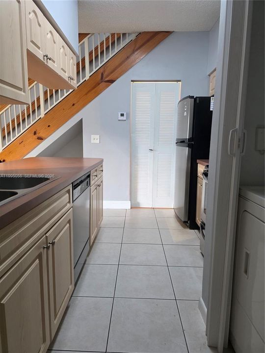 出租: $1,850 (1 贝兹, 1 浴室, 887 平方英尺)