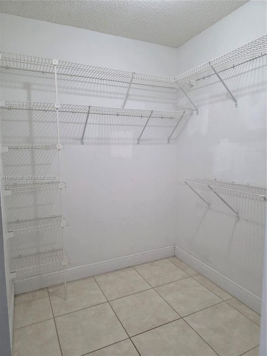 出租: $1,850 (1 贝兹, 1 浴室, 887 平方英尺)