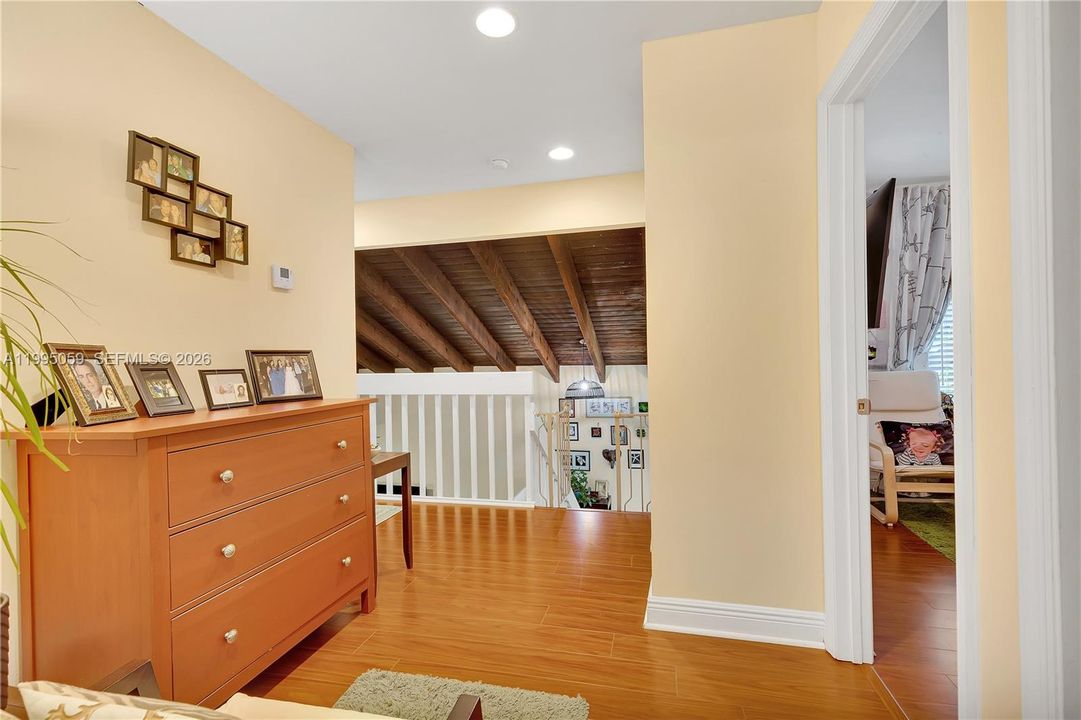 Upstairs Landing/Foyer