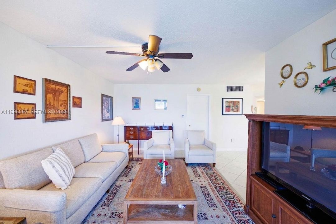 For Sale: $135,000 (2 beds, 2 baths, 950 Square Feet)