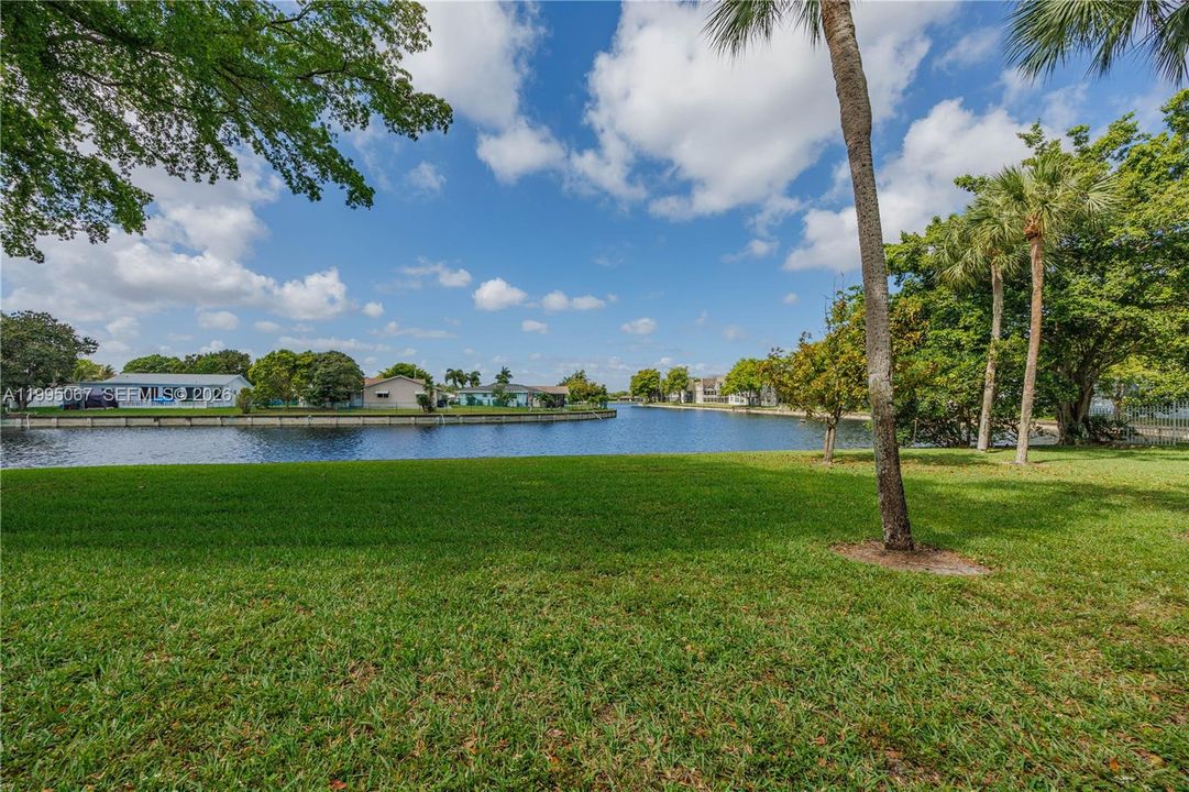 For Sale: $135,000 (2 beds, 2 baths, 950 Square Feet)