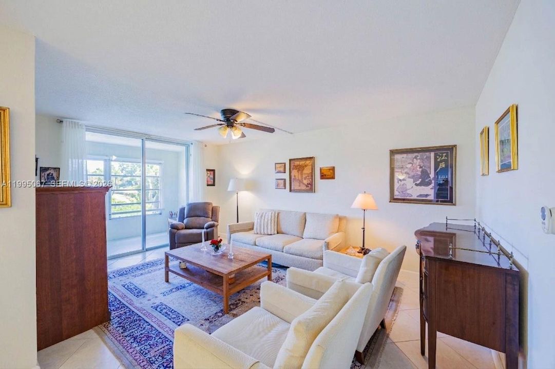 For Sale: $135,000 (2 beds, 2 baths, 950 Square Feet)