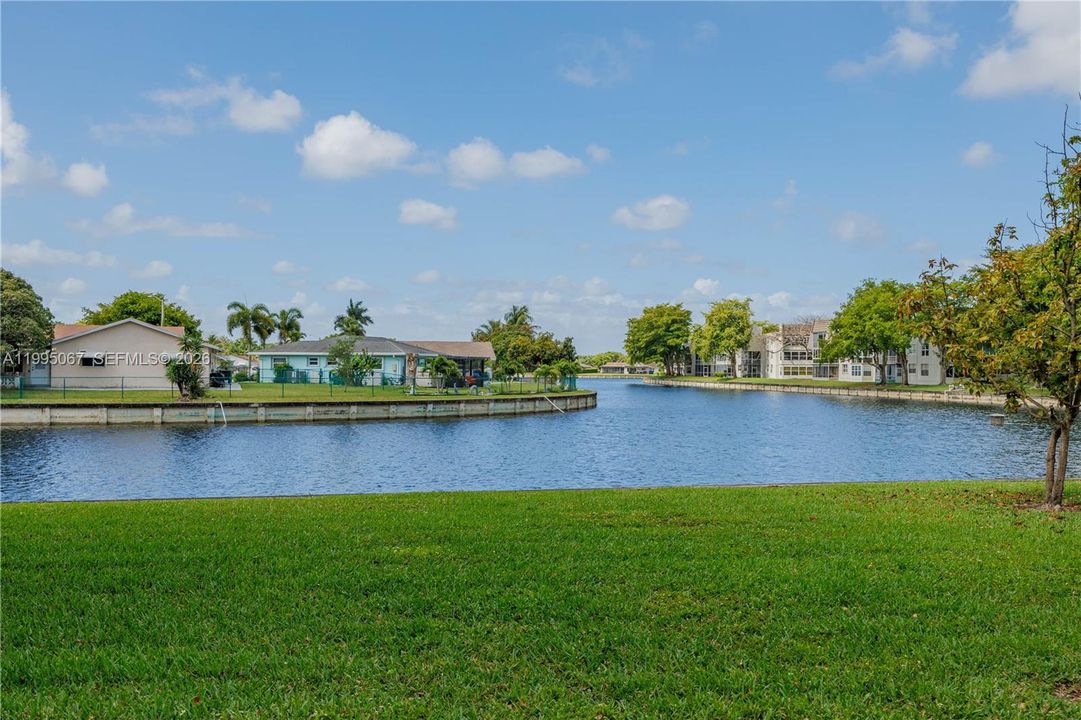 For Sale: $135,000 (2 beds, 2 baths, 950 Square Feet)