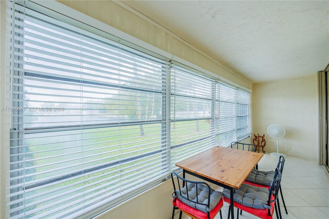 For Sale: $135,000 (2 beds, 2 baths, 950 Square Feet)