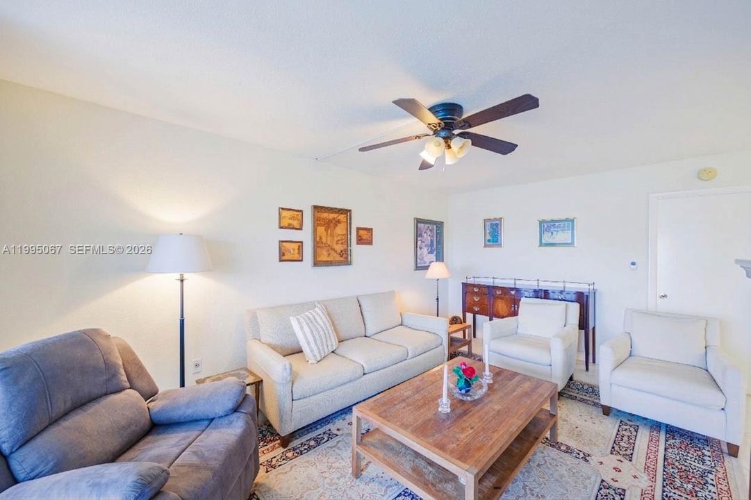 For Sale: $135,000 (2 beds, 2 baths, 950 Square Feet)