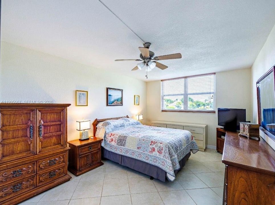For Sale: $135,000 (2 beds, 2 baths, 950 Square Feet)