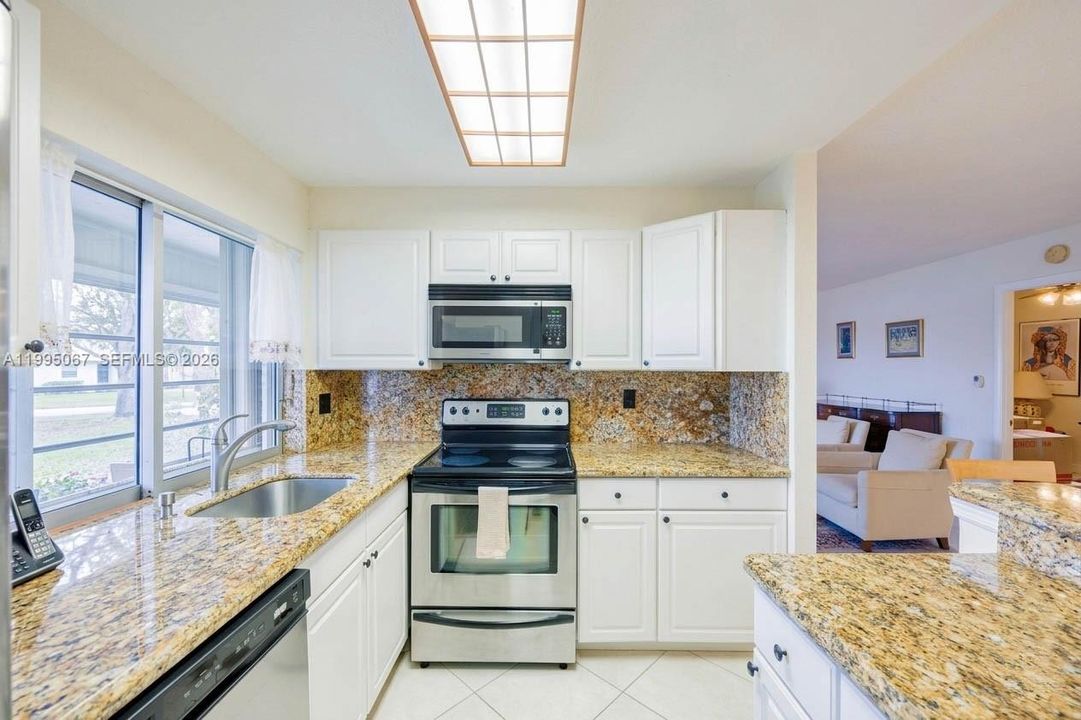 For Sale: $135,000 (2 beds, 2 baths, 950 Square Feet)