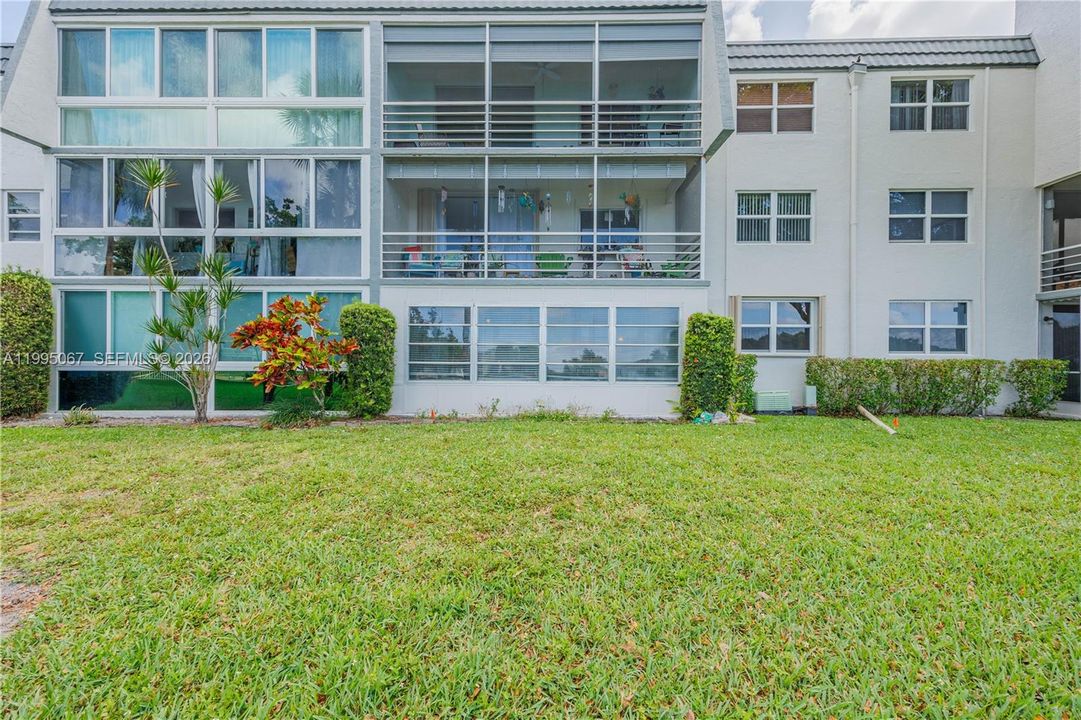 For Sale: $135,000 (2 beds, 2 baths, 950 Square Feet)
