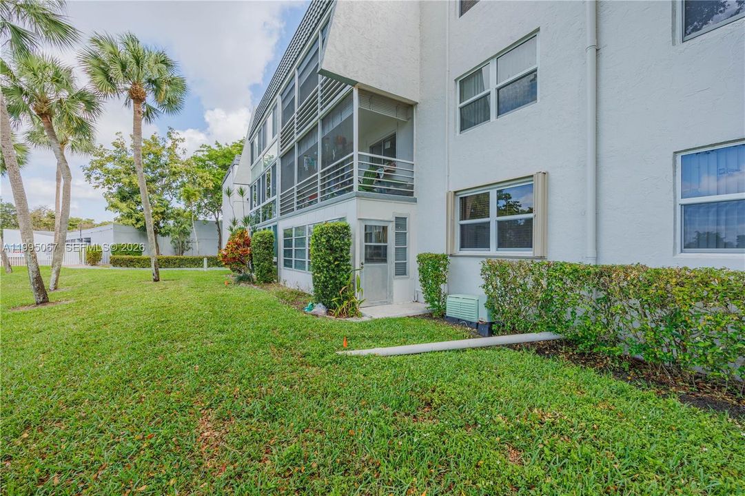 For Sale: $135,000 (2 beds, 2 baths, 950 Square Feet)