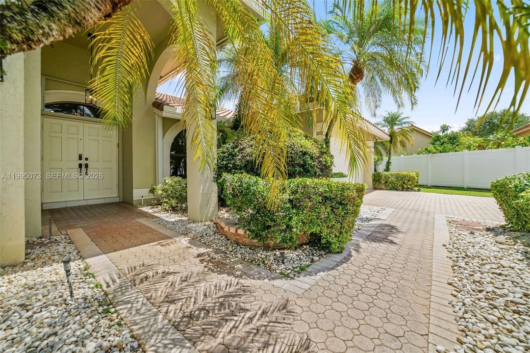 Vendido Recientemente: $1,199,000 (4 camas, 2 baños, 2803 Pies cuadrados)