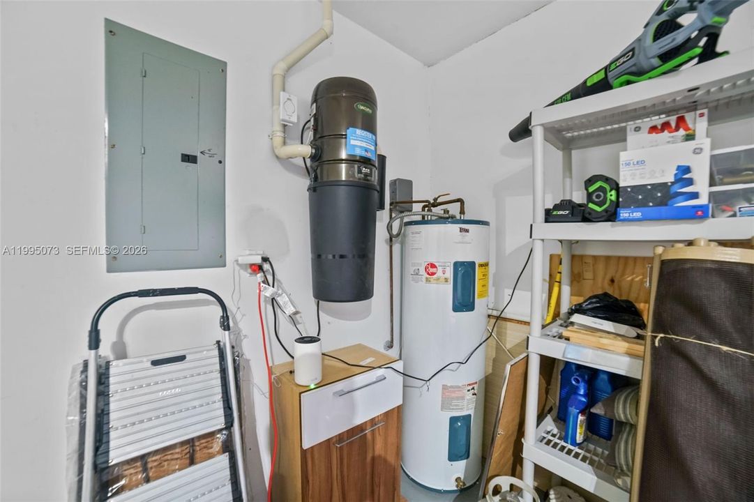 Vendido Recientemente: $1,199,000 (4 camas, 2 baños, 2803 Pies cuadrados)