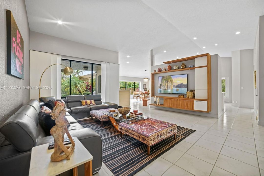 Vendido Recientemente: $1,199,000 (4 camas, 2 baños, 2803 Pies cuadrados)