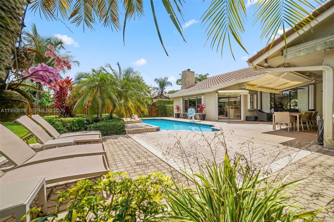 Vendido Recientemente: $1,199,000 (4 camas, 2 baños, 2803 Pies cuadrados)