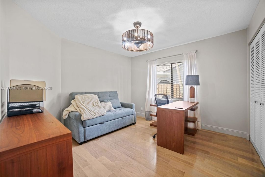 Vendido Recientemente: $1,199,000 (4 camas, 2 baños, 2803 Pies cuadrados)