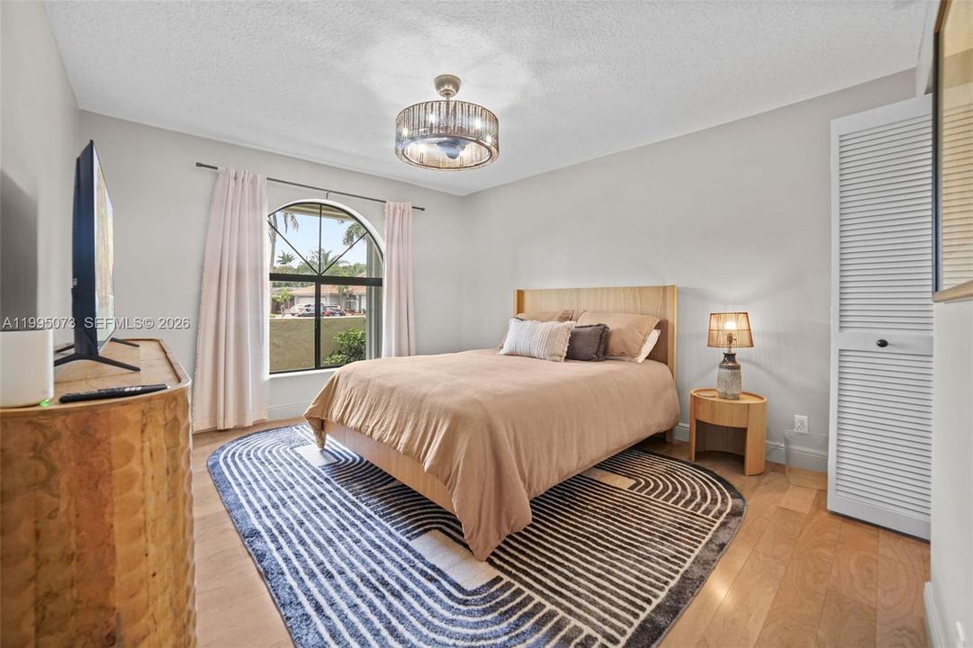 Vendido Recientemente: $1,199,000 (4 camas, 2 baños, 2803 Pies cuadrados)