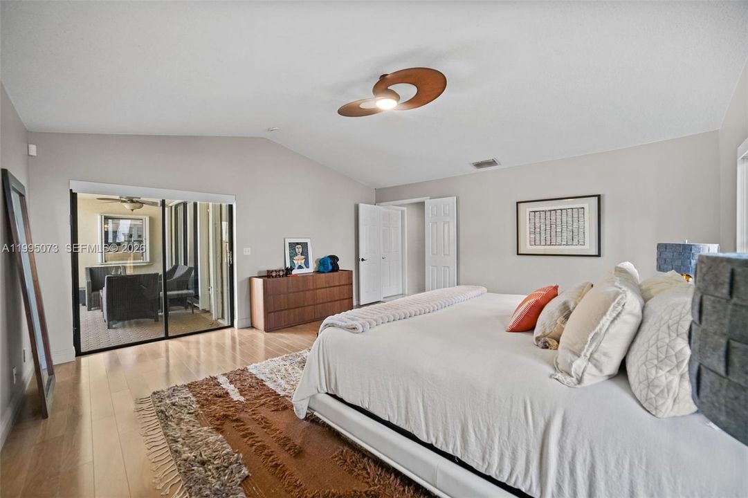 Vendido Recientemente: $1,199,000 (4 camas, 2 baños, 2803 Pies cuadrados)