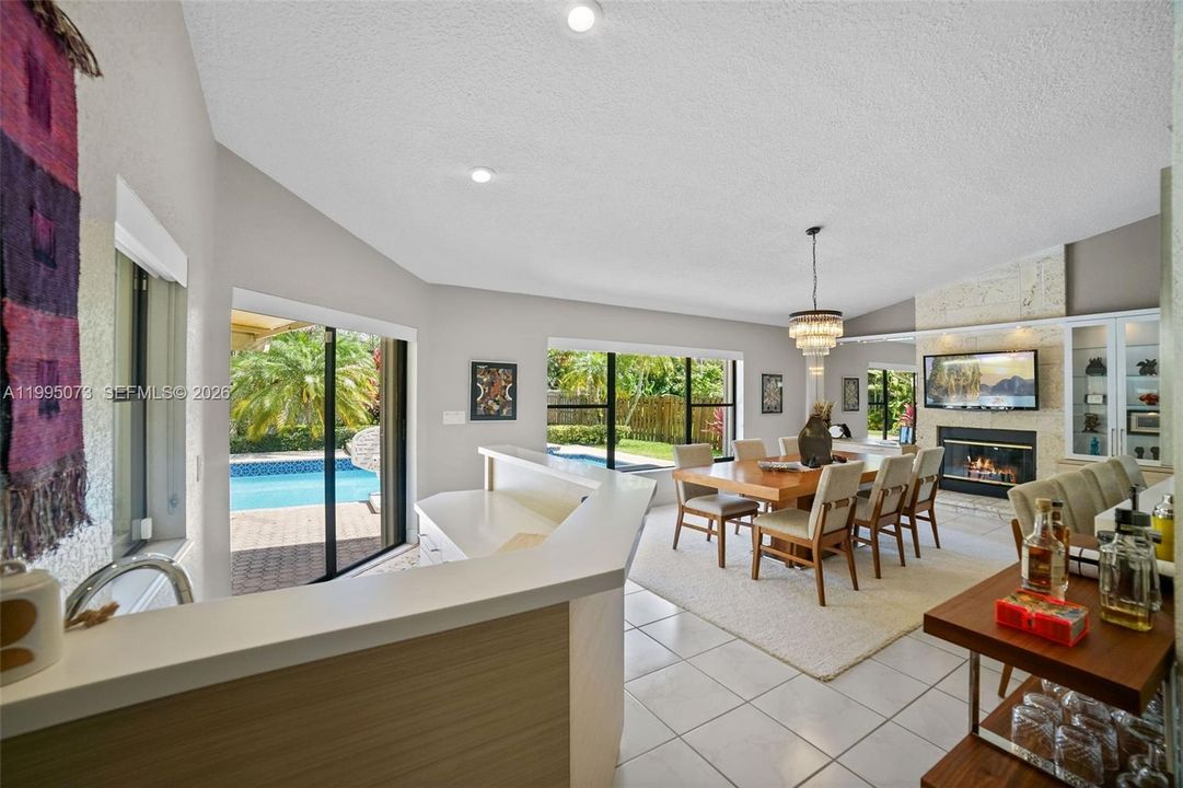 Vendido Recientemente: $1,199,000 (4 camas, 2 baños, 2803 Pies cuadrados)