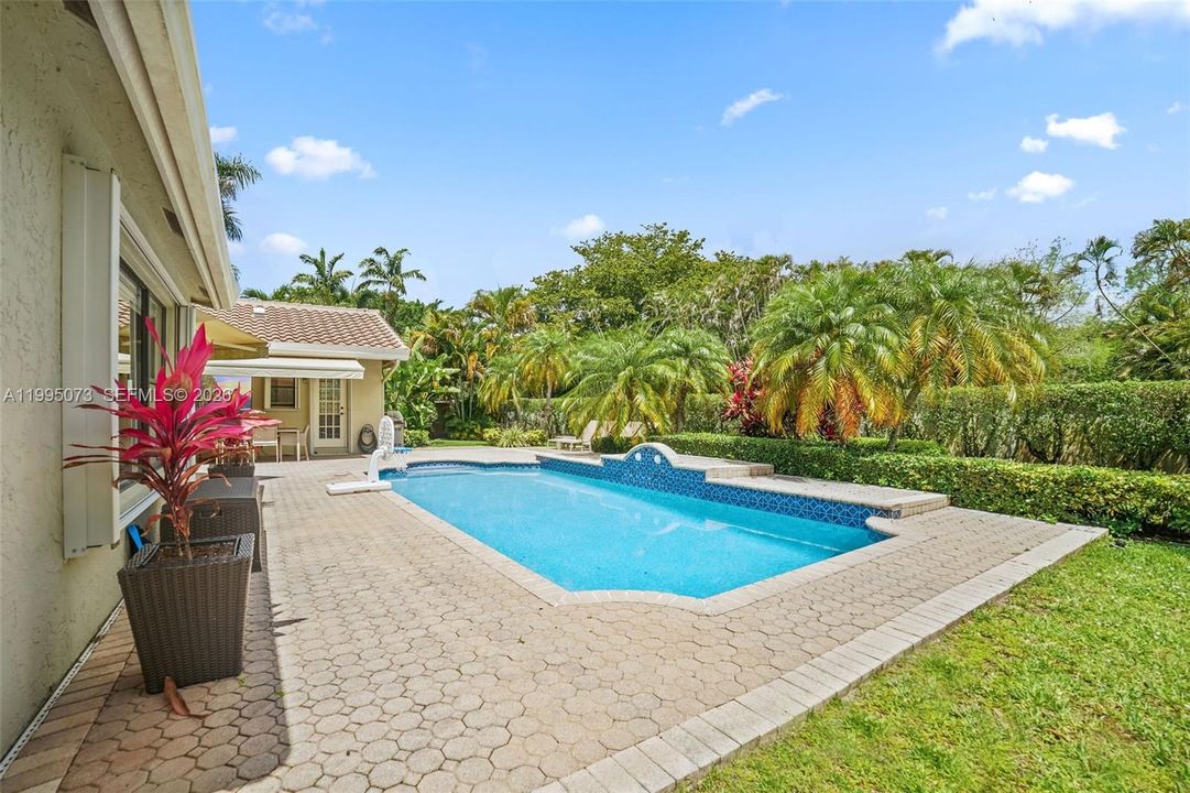 Vendido Recientemente: $1,199,000 (4 camas, 2 baños, 2803 Pies cuadrados)