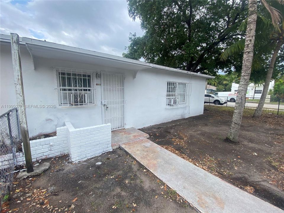 En Renta: $2,100 (2 camas, 2 baños, 2000 Pies cuadrados)