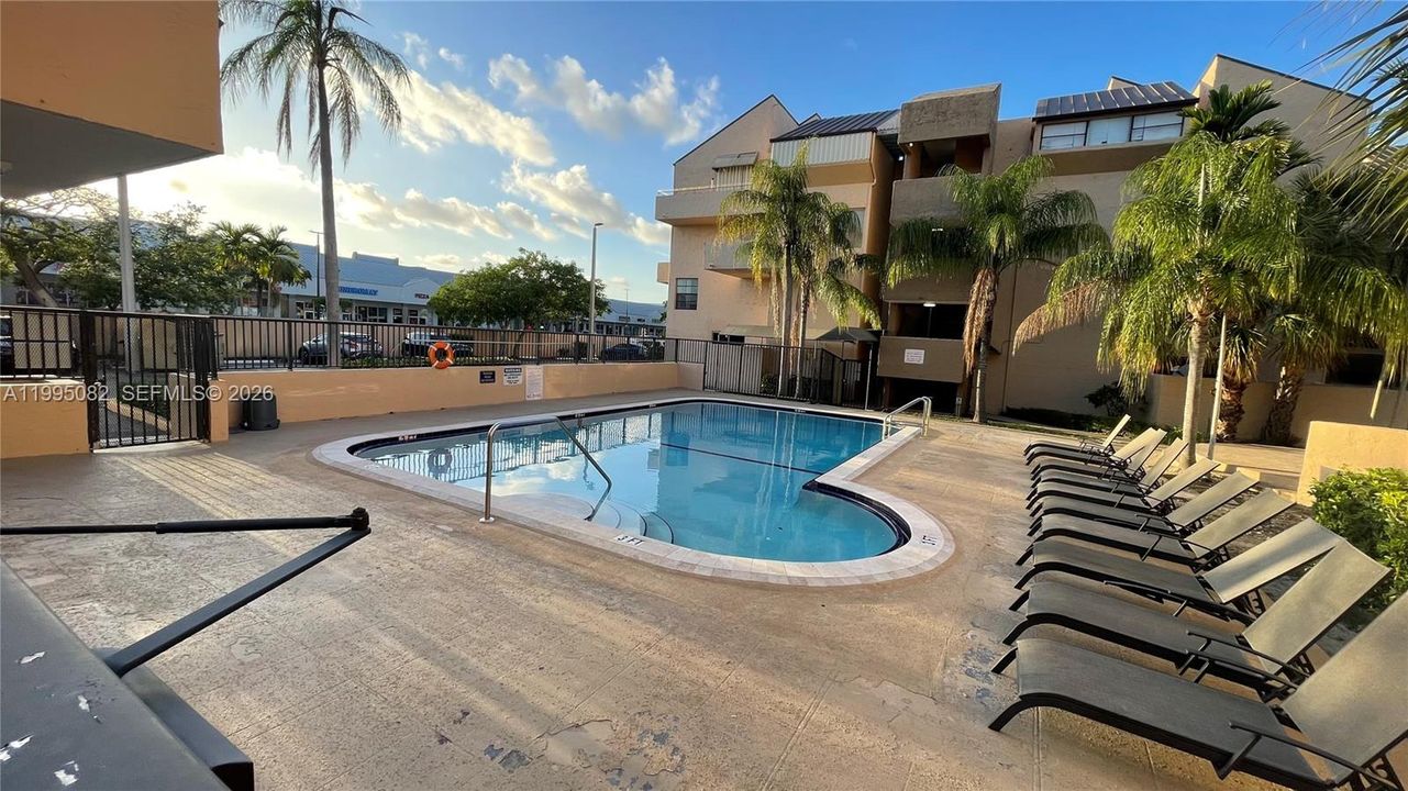 В аренду: $1,975 (1 спален, 1 ванн, 725 Квадратных фут)