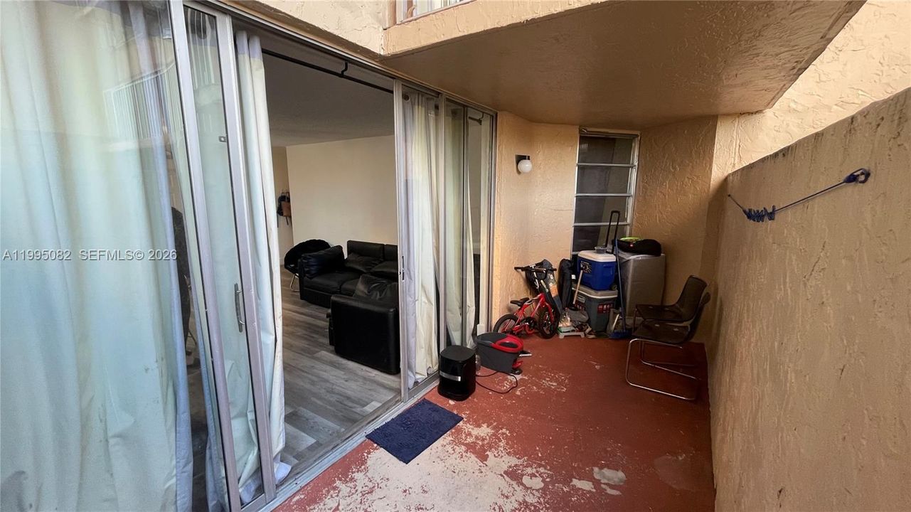 В аренду: $1,975 (1 спален, 1 ванн, 725 Квадратных фут)