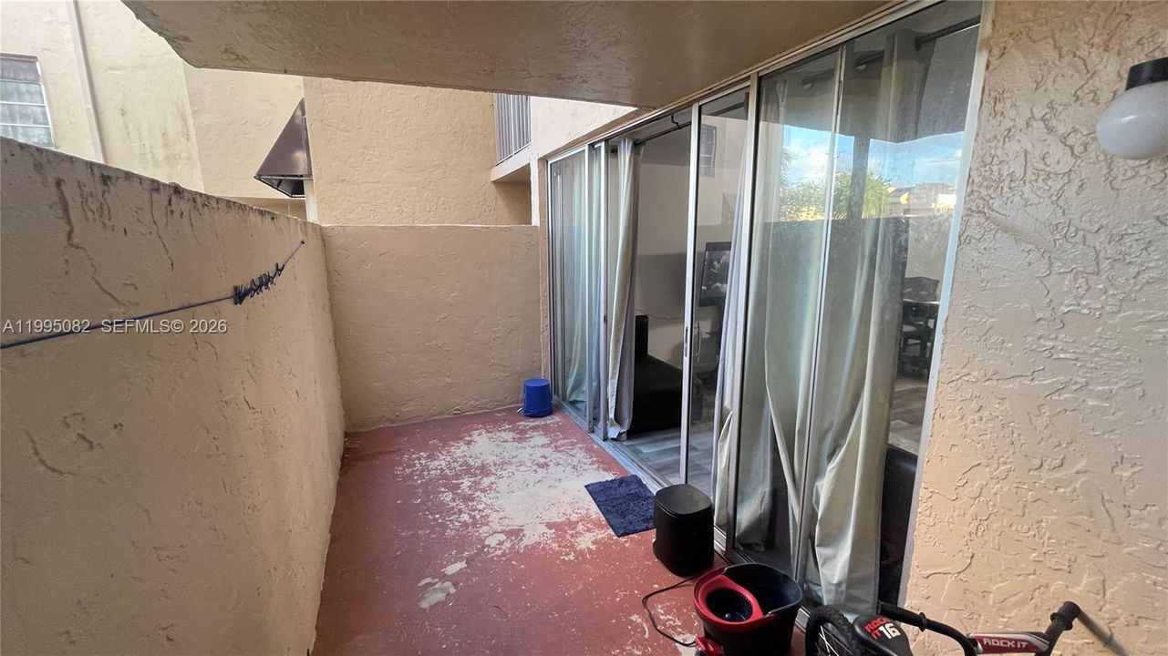 В аренду: $1,975 (1 спален, 1 ванн, 725 Квадратных фут)