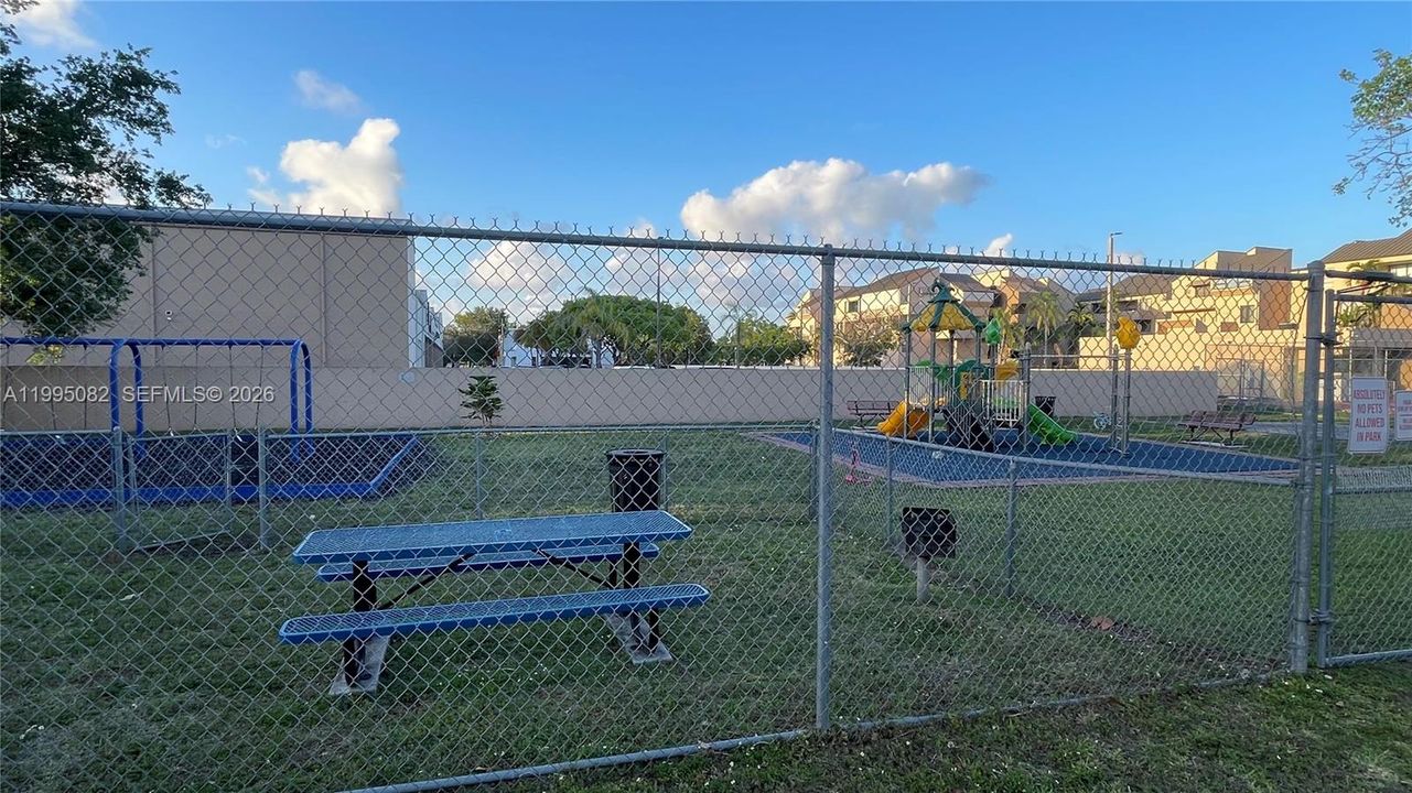 В аренду: $1,975 (1 спален, 1 ванн, 725 Квадратных фут)