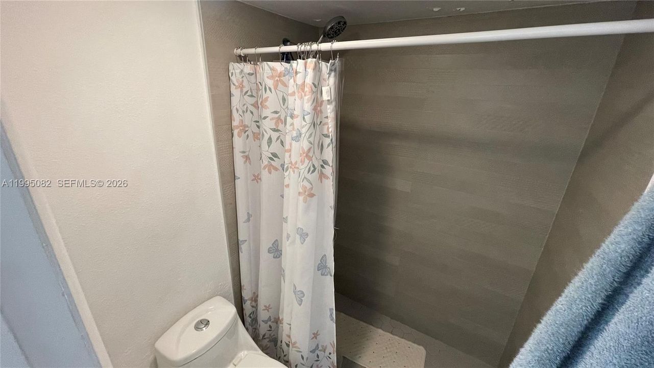 В аренду: $1,975 (1 спален, 1 ванн, 725 Квадратных фут)