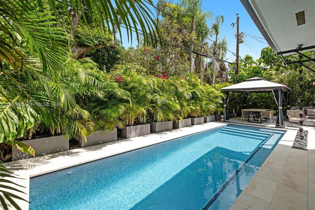 For Sale: $1,950,000 (4 beds, 3 baths, 1808 Square Feet)