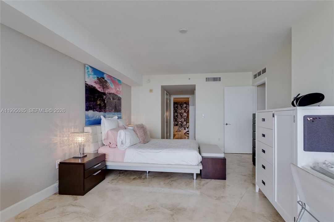 Active With Contract: $1,640,000 (2 beds, 2 baths, 1886 Square Feet)