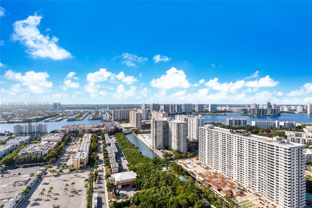 Active With Contract: $1,640,000 (2 beds, 2 baths, 1886 Square Feet)