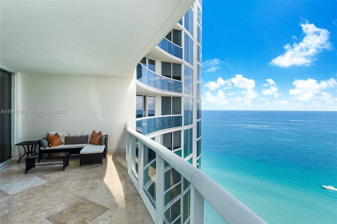 Active With Contract: $1,640,000 (2 beds, 2 baths, 1886 Square Feet)