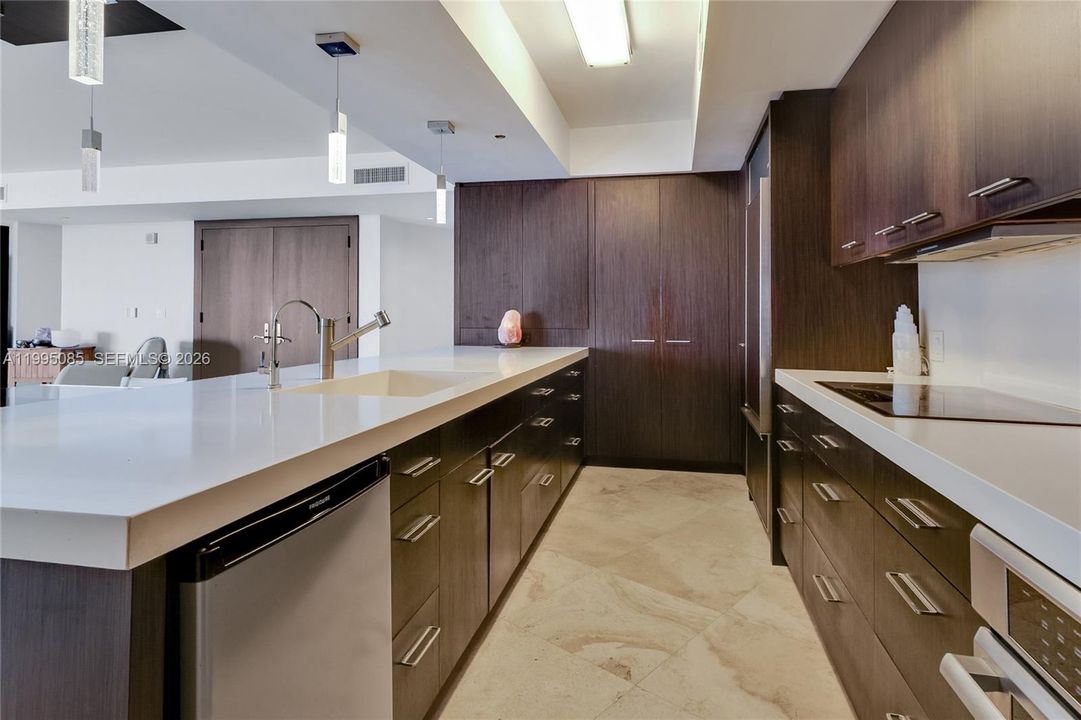 Active With Contract: $1,640,000 (2 beds, 2 baths, 1886 Square Feet)