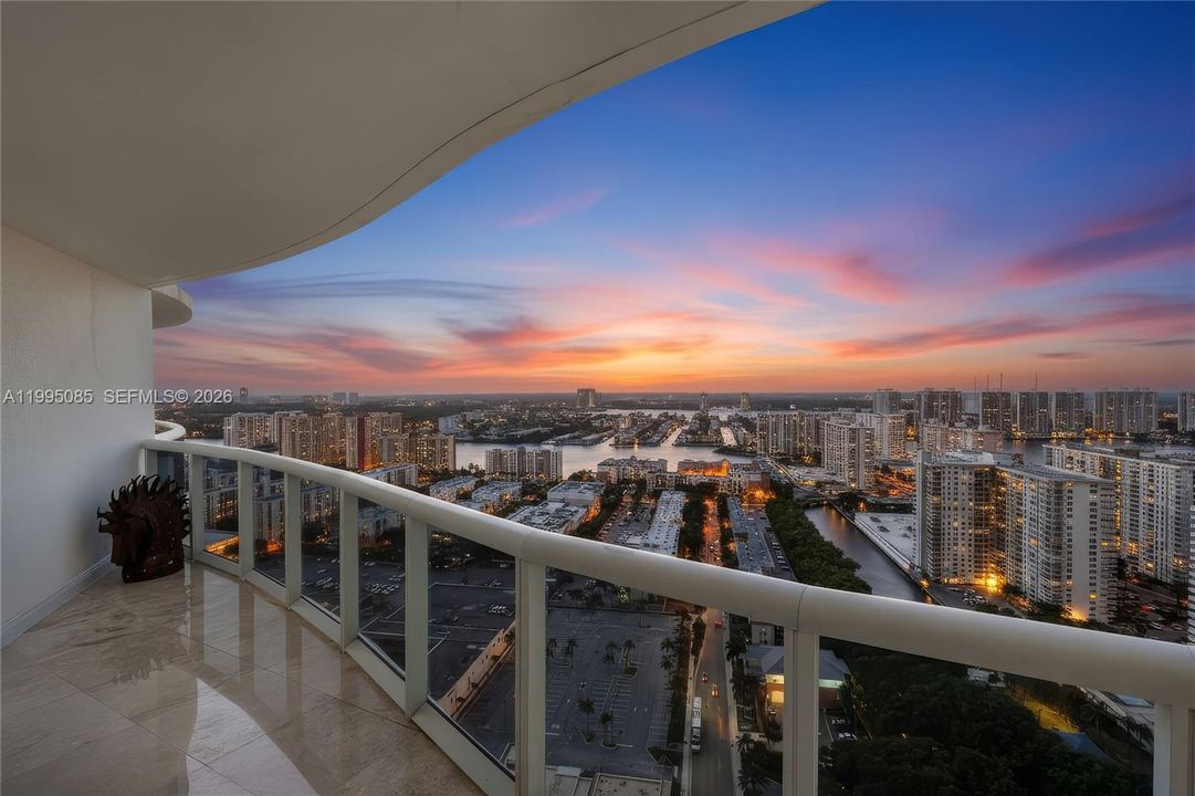 Active With Contract: $1,640,000 (2 beds, 2 baths, 1886 Square Feet)
