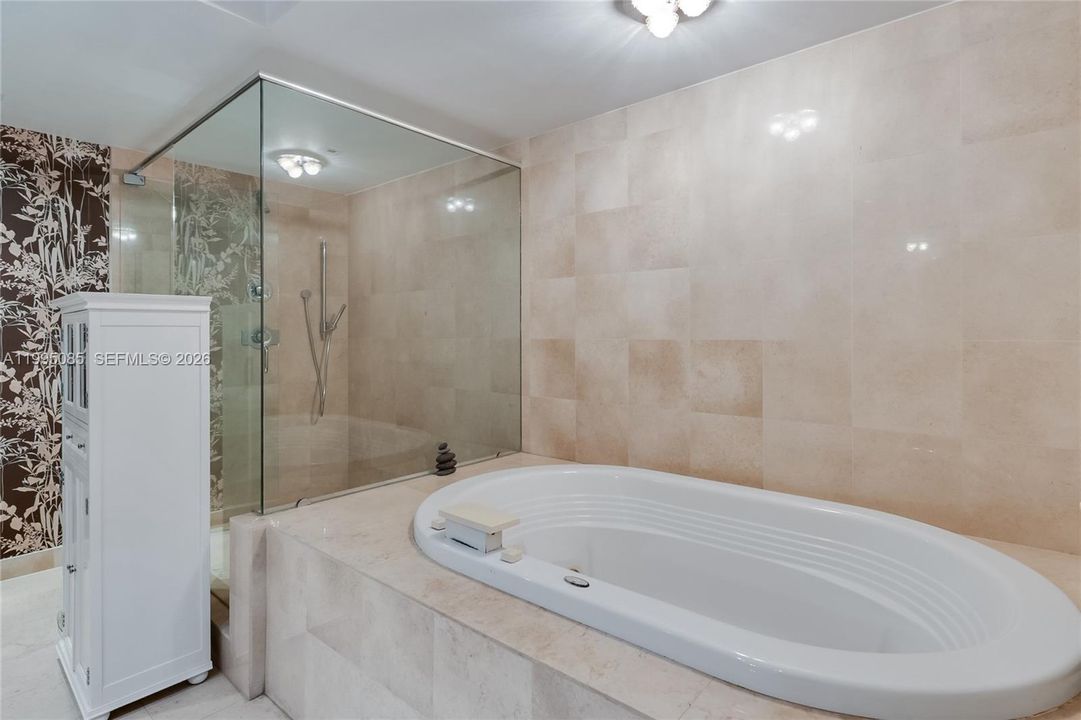 Active With Contract: $1,640,000 (2 beds, 2 baths, 1886 Square Feet)