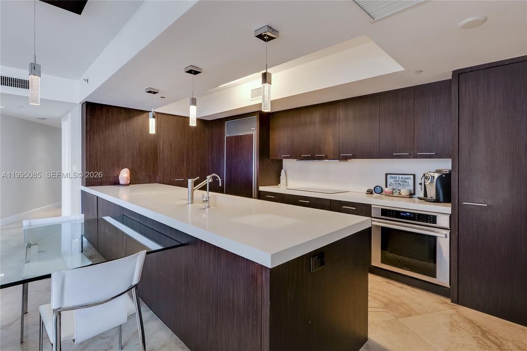 Active With Contract: $1,640,000 (2 beds, 2 baths, 1886 Square Feet)
