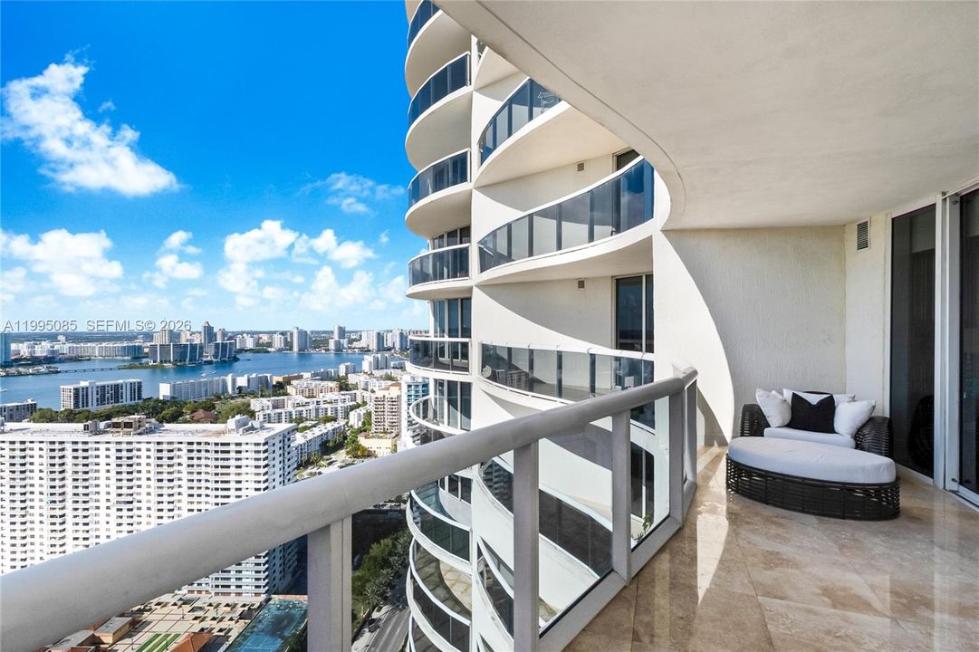 Active With Contract: $1,640,000 (2 beds, 2 baths, 1886 Square Feet)